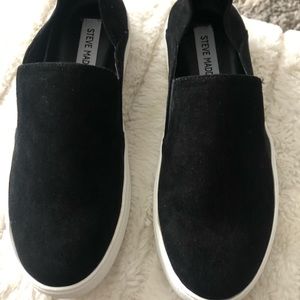 Steve Madden Black Slip On’s